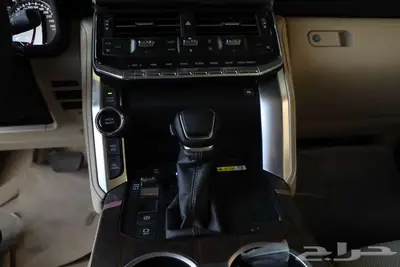 تويوتا لاندكروزر GXR L5 الساير أسود 2024 18
