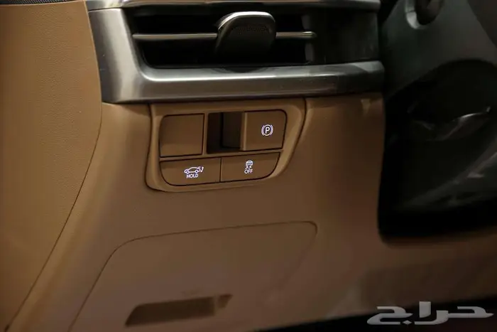 احجز ازيرا بريميوم 2025 اليوم عبر صالح للسيارات 22