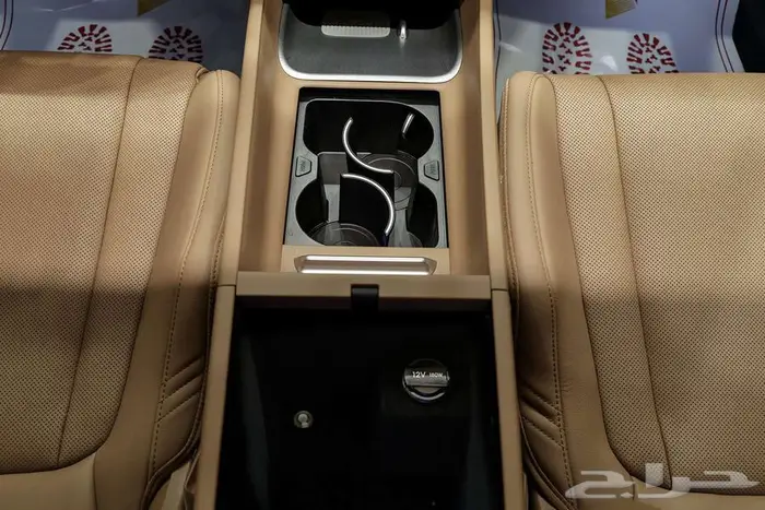 احجز ازيرا بريميوم 2025 اليوم عبر صالح للسيارات 14