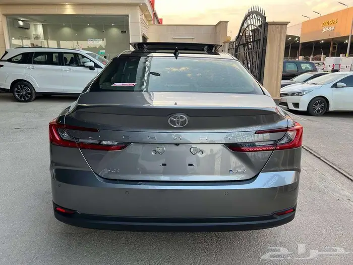 تويوتا كامري LE هايبرد 2025 متاح اقساط و كاش 4