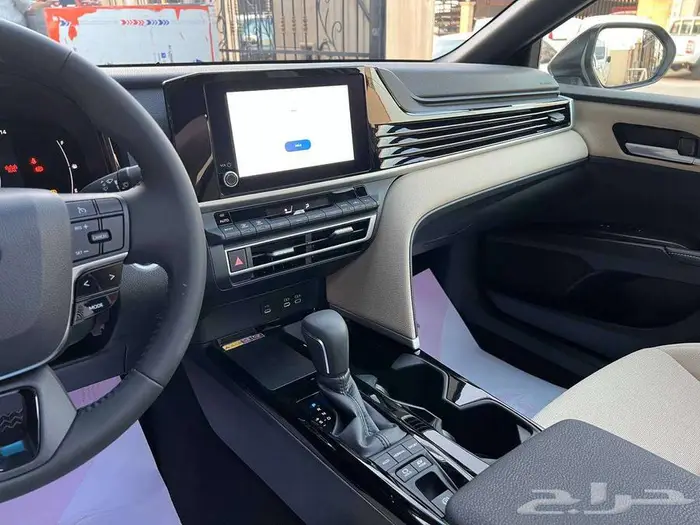 تويوتا كامري LE هايبرد 2025 متاح اقساط و كاش 6