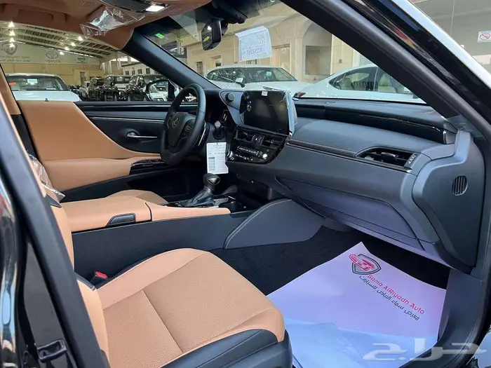لكزس ES300 AH 2025 هايبرد كاش واقساط ودفعتين 3
