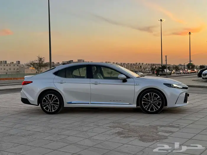 تويوتا كامري LE هايبرد 2025 كاش وأقساط 3