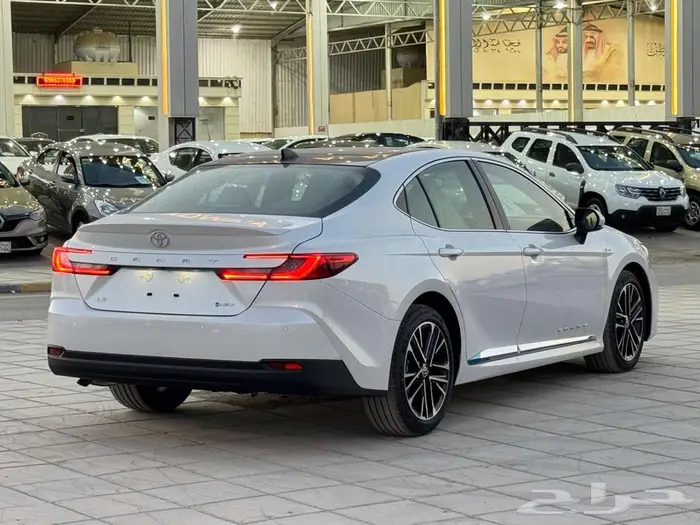 تويوتا كامري LE هايبرد 2025 كاش وأقساط 4