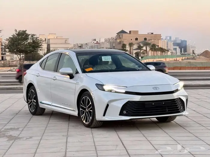 تويوتا كامري LE هايبرد 2025 كاش وأقساط 0