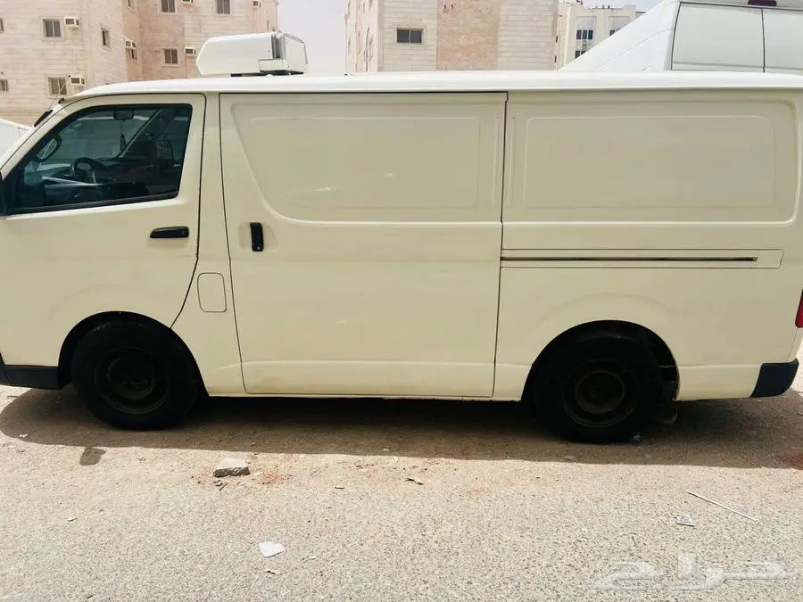 باص ثلاجه موديل 2014 بنزين ( ماشي 332 الف) 1