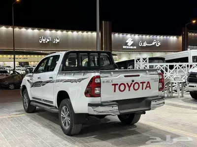 تويوتا هايلكس SGLXغمارتين فل2.7 بنزين دبل موديل 2025 7