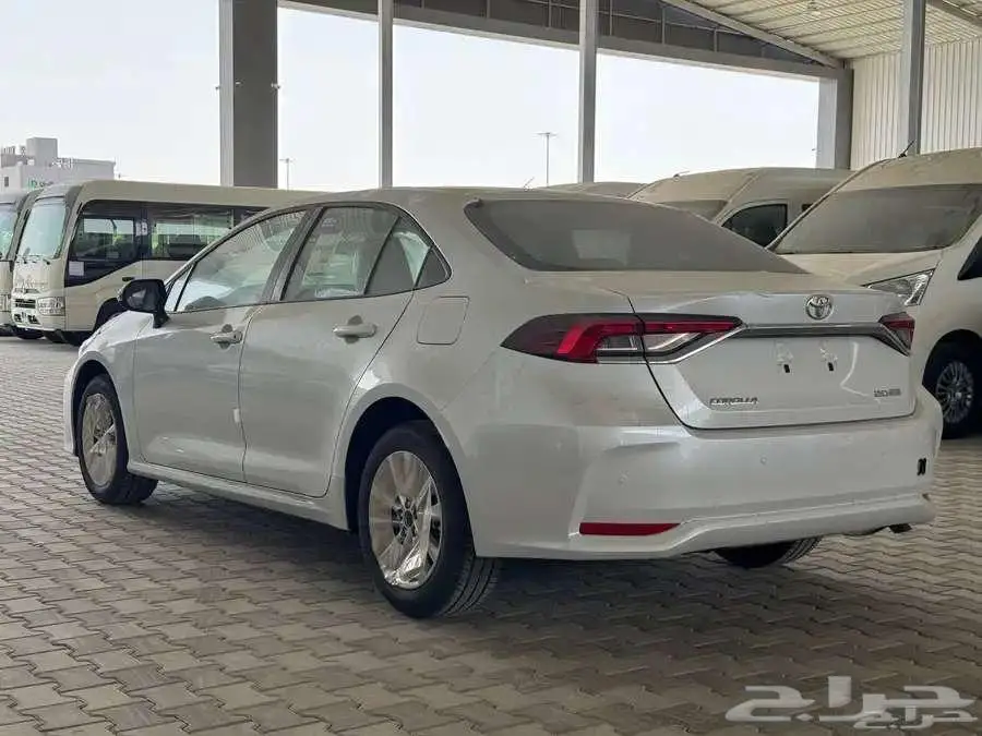 كورولا 2025 بريمي 2000CC ستاندر جنوط كاش وأقساط بنك 4