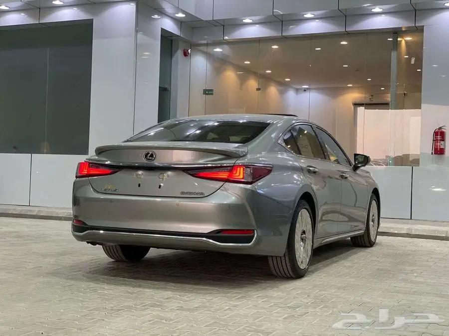 لكزس ES 300 HH موديل 2025 - فل هايبرد خليجي 4