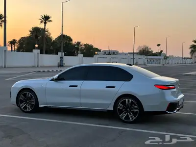 بي إم دبليو 2024 ابيض كيت M 23