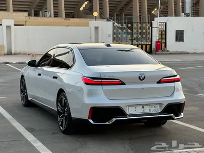 بي إم دبليو 2024 ابيض كيت M 25