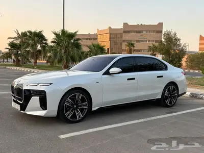 بي إم دبليو 2024 ابيض كيت M 21