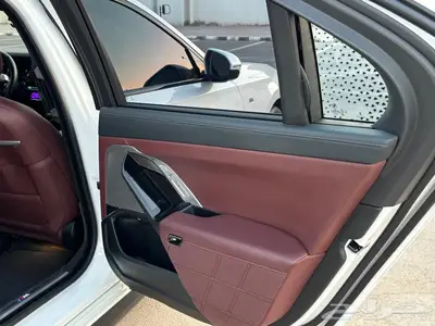 بي إم دبليو 2024 ابيض كيت M 13