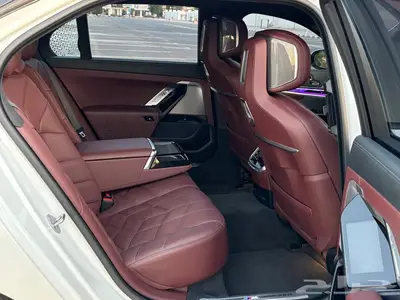 بي إم دبليو 2024 ابيض كيت M 19