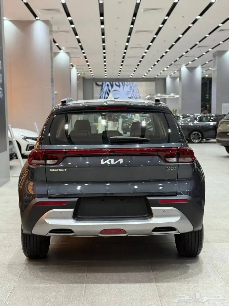 كيا سونيت مد 2023 SUV رمادى سقف ابيض 5