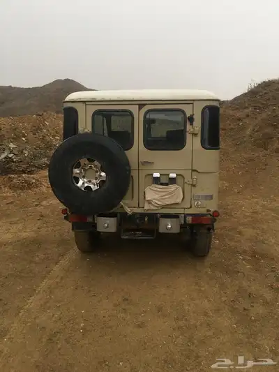 للبيع جيب ربع مصندق 1982 2