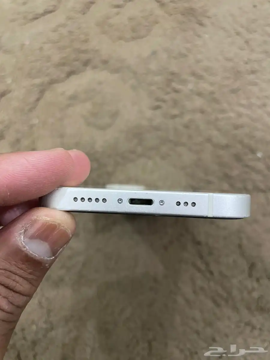 للبيع ايفون 12 ابيض 64 قيقا وايفون 11 بنفسجي 128 قيقا 2