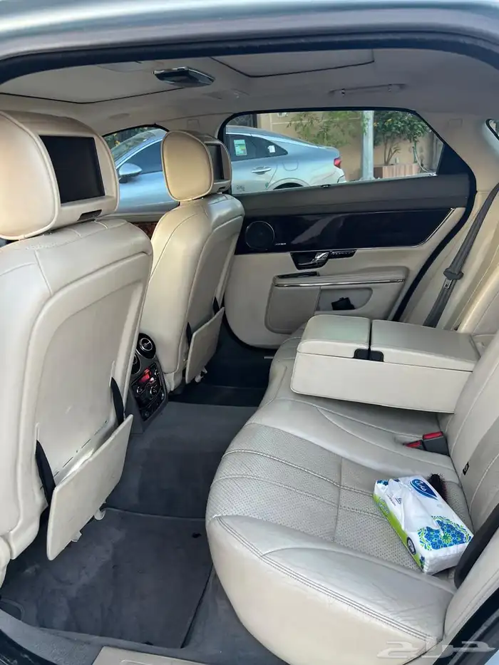 جاكوار XJL حجم 8V م 2013 نظيفة للبيع بشكل عاجل 5