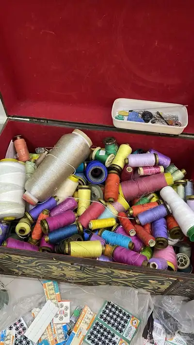 مكينه خياطه و ادوات خياطه 10