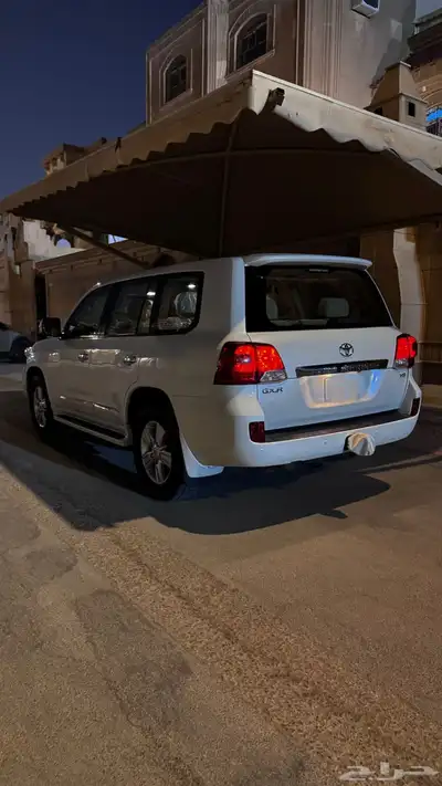 لاندكروزر 2013 سعودي V8 3