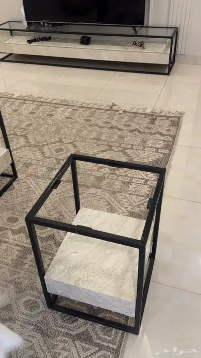 للبيع طقم طاولة مع التلفزيون 1