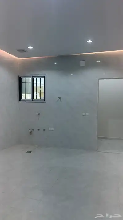 للبيع دور ارضي مؤسس شقتين بحي السلمان ببريده 7