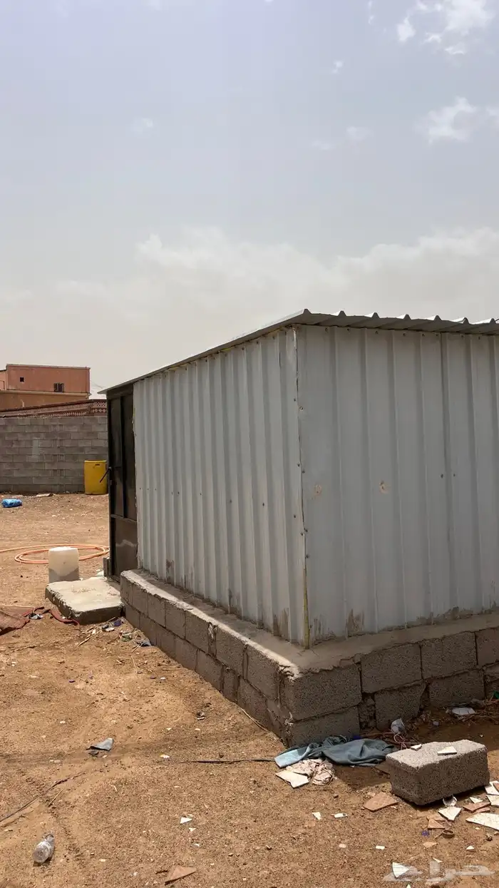 للبيع صندقة حديد معا كراسي و الحمام 1
