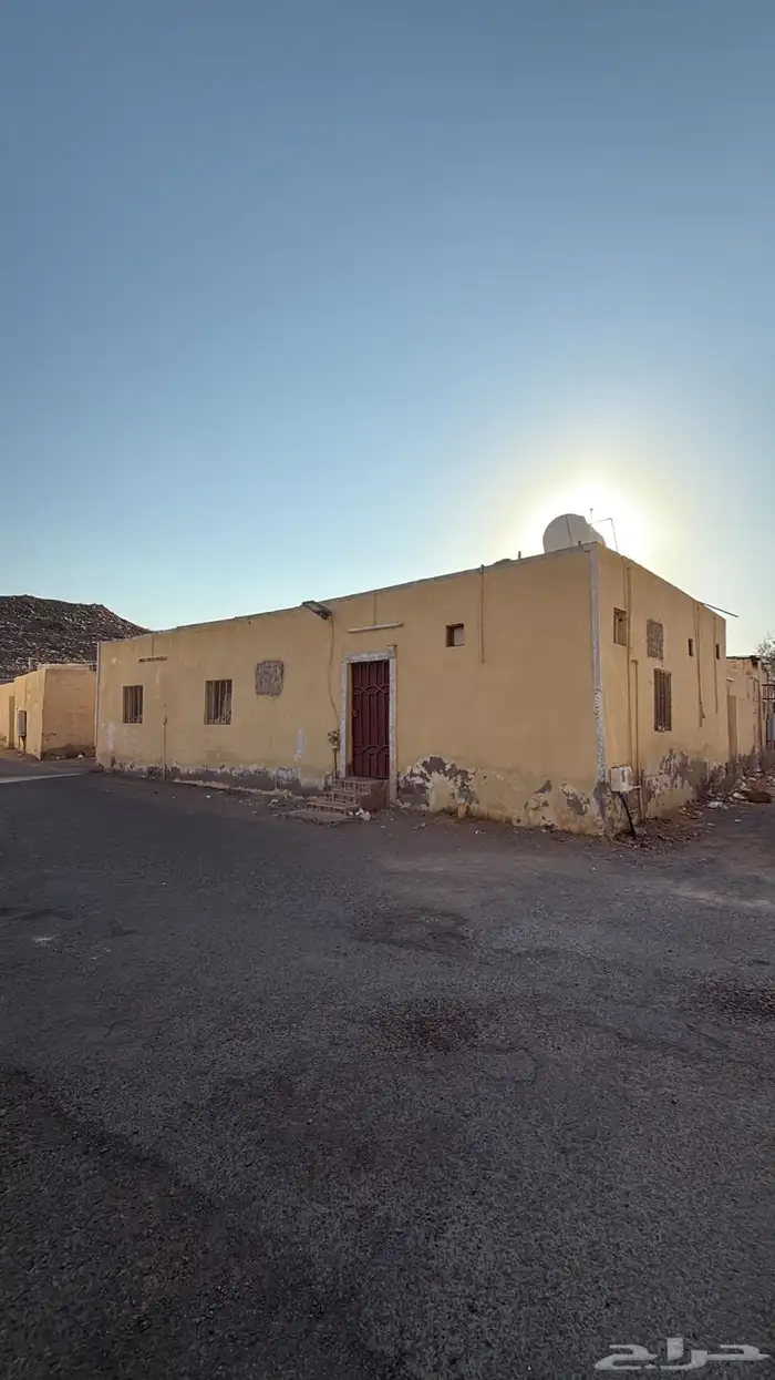 دور للبيع في المدينه المنوره مخطط الجرف مكون من 3 وحدات 2