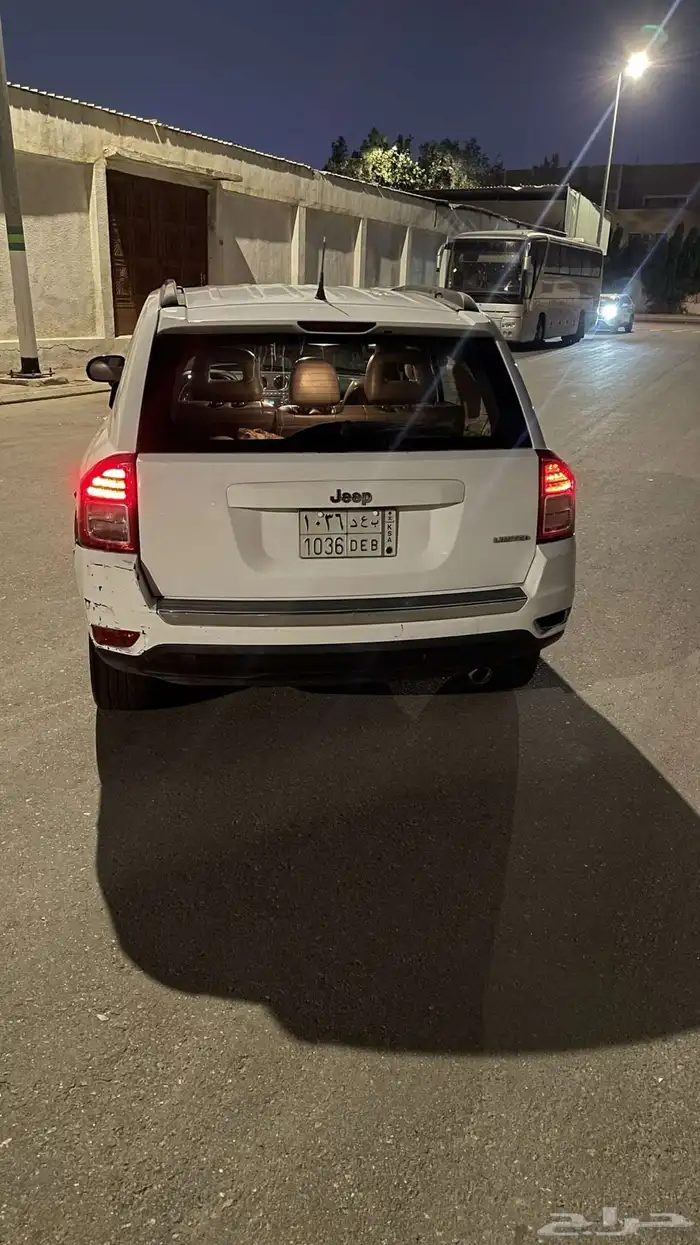 جيب كومباس 2011 3