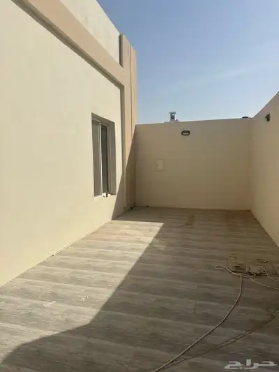 فيلا جديدة للايجار مخطط الرياض 10