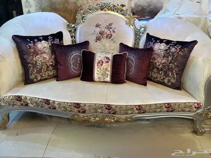 كنب تركي رائع طقمين للبيع 3