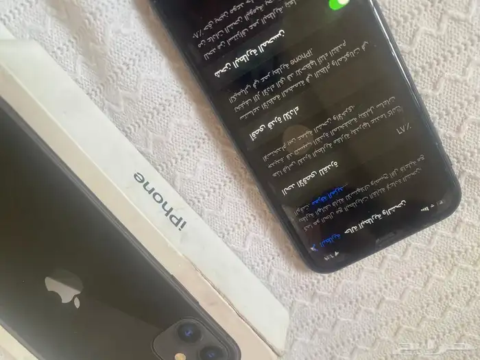 ايفون عادي معها كرتونها لم يدخ ل صيانة بهاشعر بسيط بالشاش 2