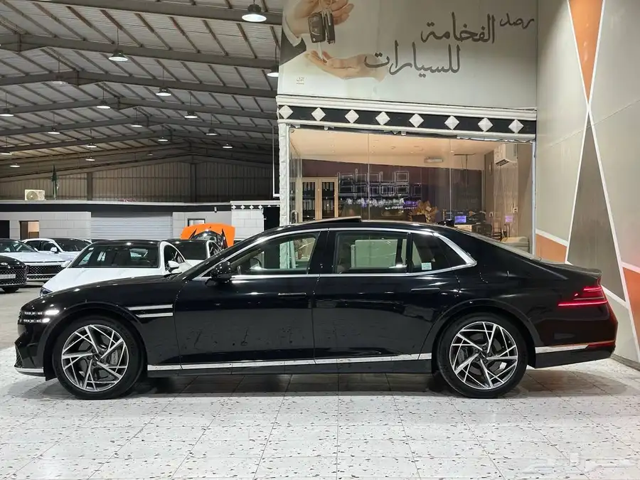 جينيسس G90 اسود 2023 . رصد الفخامة index