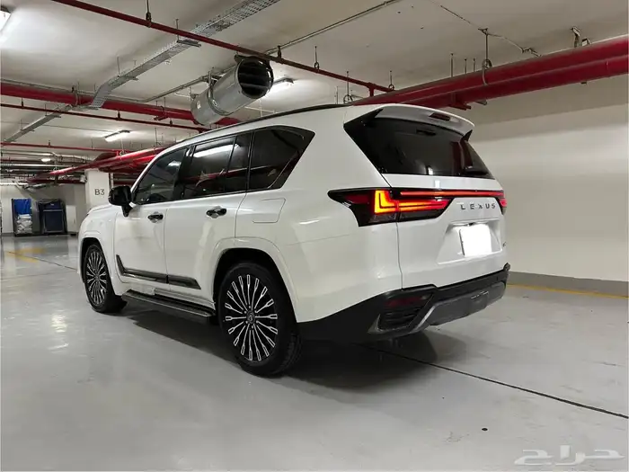 لكزسLX600 2025 VIP بلاك اديشن 18