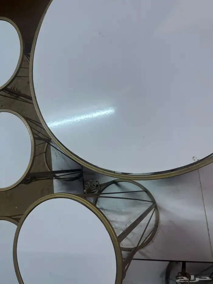 طاولات مجلس طقمين ذهبي حديد نظيف 1