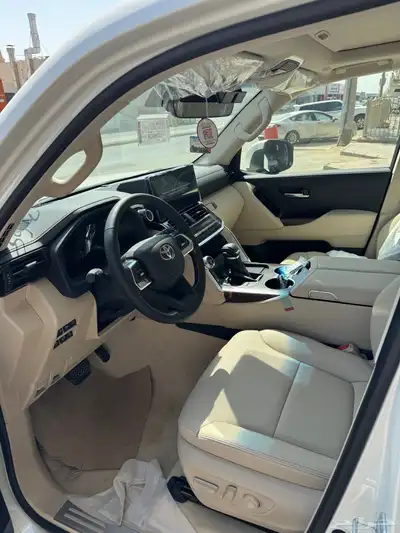 تويوتا لاندكروزر GXR4 بنزين 2025 8