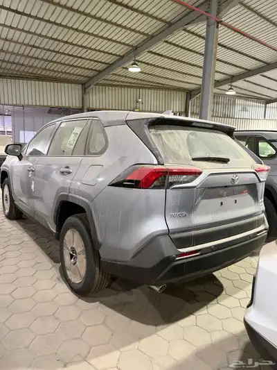 تويوتا راف فور LE 4x4 بنزين 2025 3