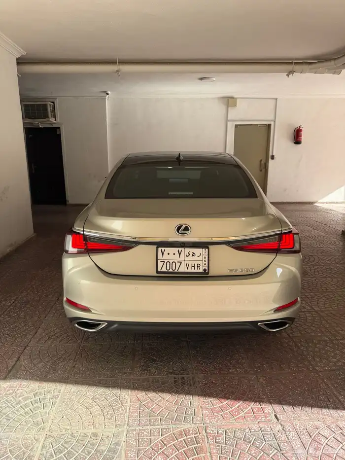لكزس اي اس350 فل الفل2024 LEXUS ES350 DD Ultra Luxury 13