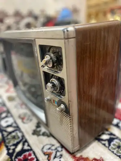 للبيع تلفزيون تراثي قديم تراث وشغال شرط 0