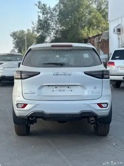 ايسوزو MUX 2024 3