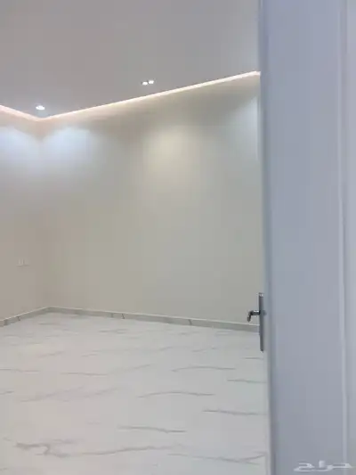 للبيع دور ارضي مؤسس شقتين بحي السلمان ببريده 1