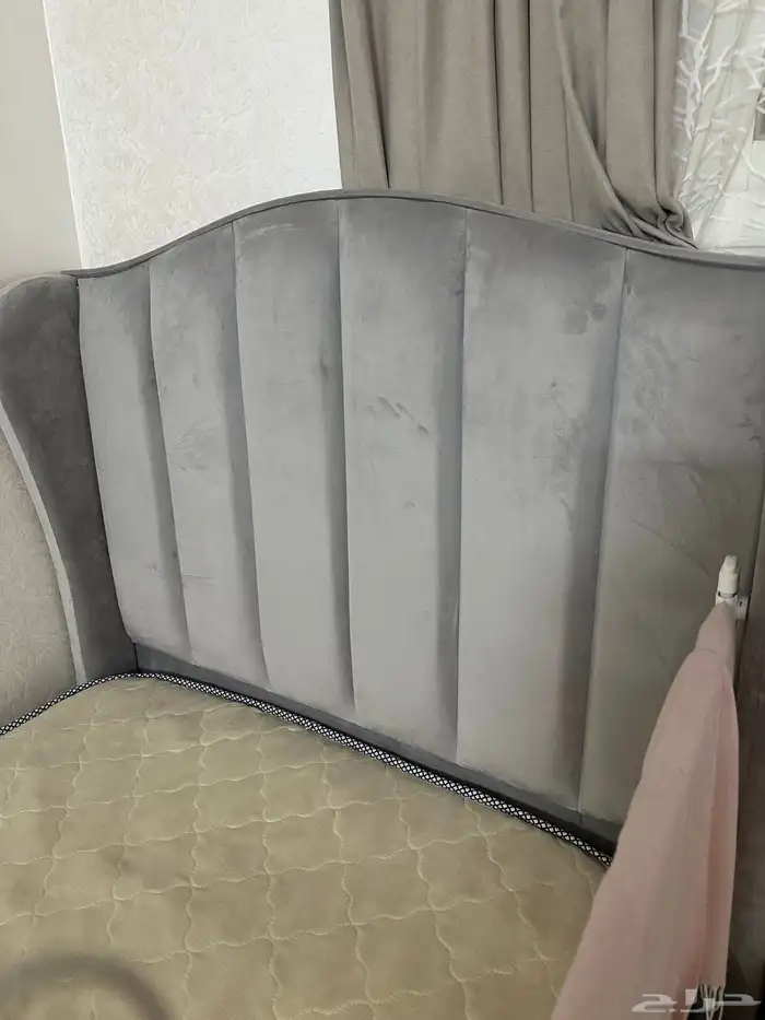 سرير نفر لون رصاصي مخمل 3