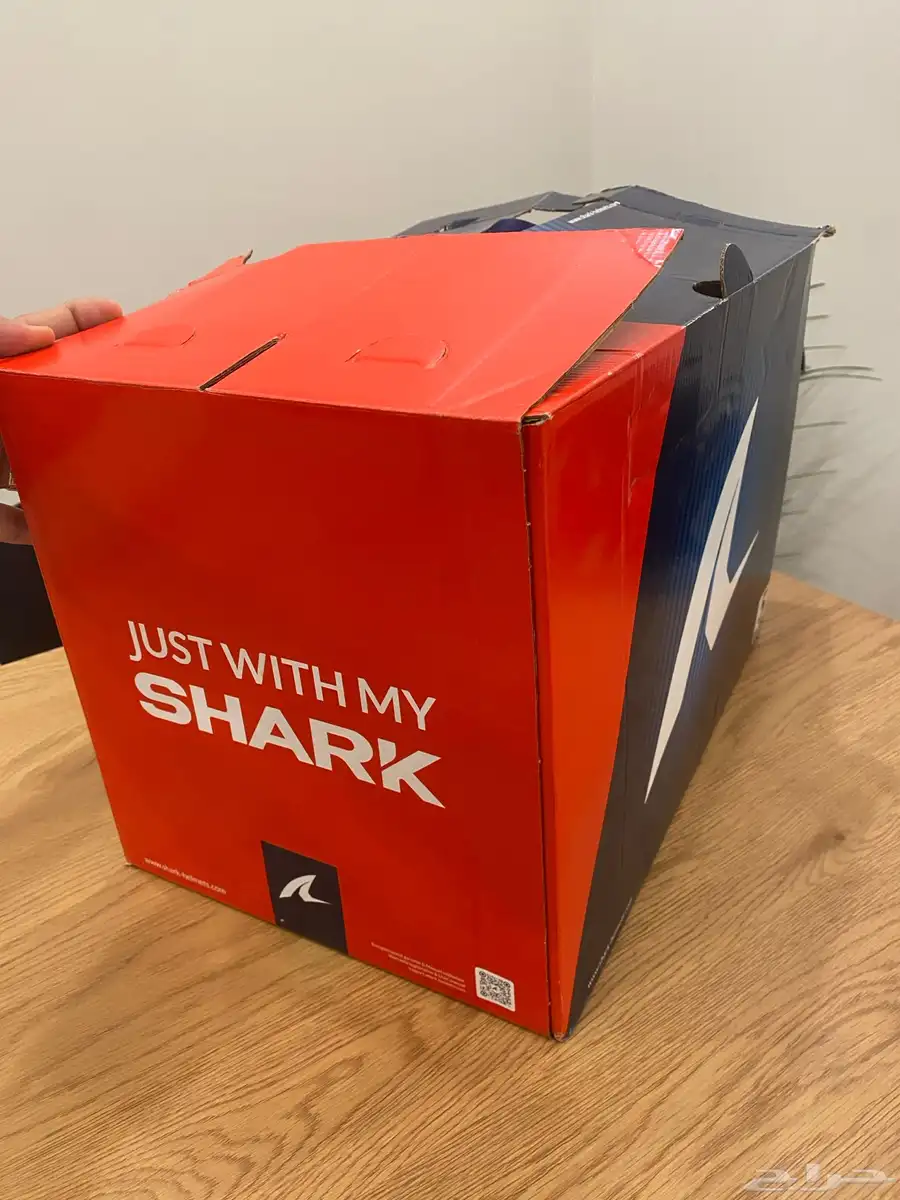 خوذة من شركة SHARK index