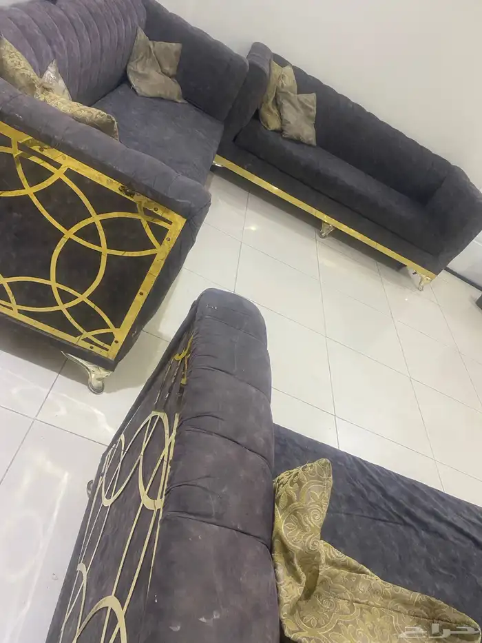 جلسة كنب 3 قطع مع طاولة شاشه 2
