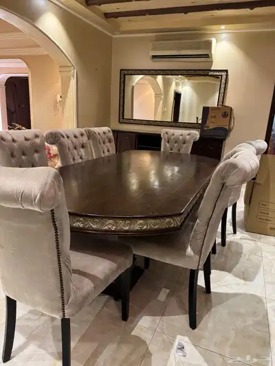 للبيع دواليب من العصفور وكنب ايكيا وطاولة طعام 0