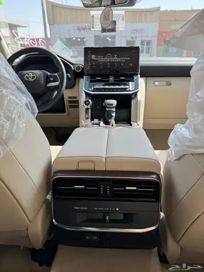 تويوتا لاندكروزر GXR4 بنزين 2025 10