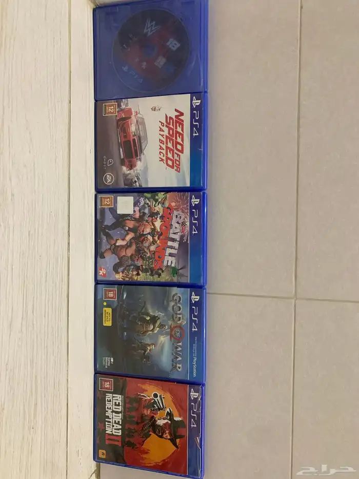 سوني فور و ملحقاته و معه ألعاب 2