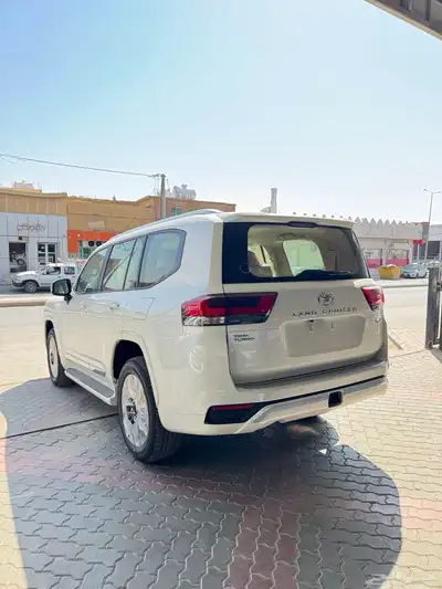 تويوتا لاندكروزر GXR4 بنزين 2025 3