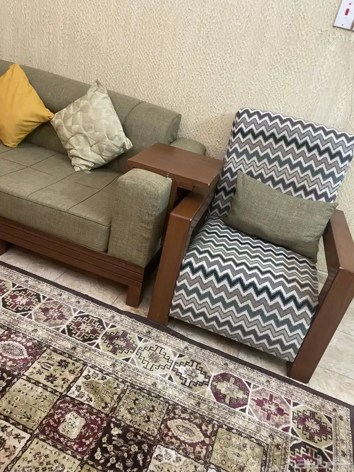 الخرج كنب نضيف شغل قوي واسفنج ممتاز والوان رااايقه 3