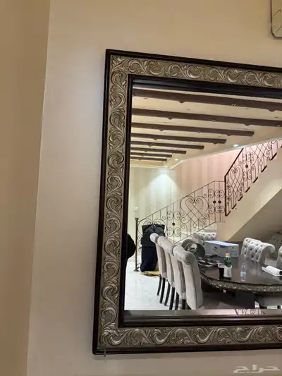 للبيع دواليب من العصفور وكنب ايكيا وطاولة طعام 2